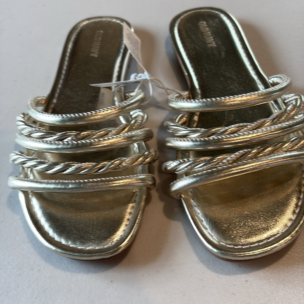 METALLIC GOLD tubular women’s FLIP FLOPS; Size 8; flats; slip-on; NWT; “Old Navy